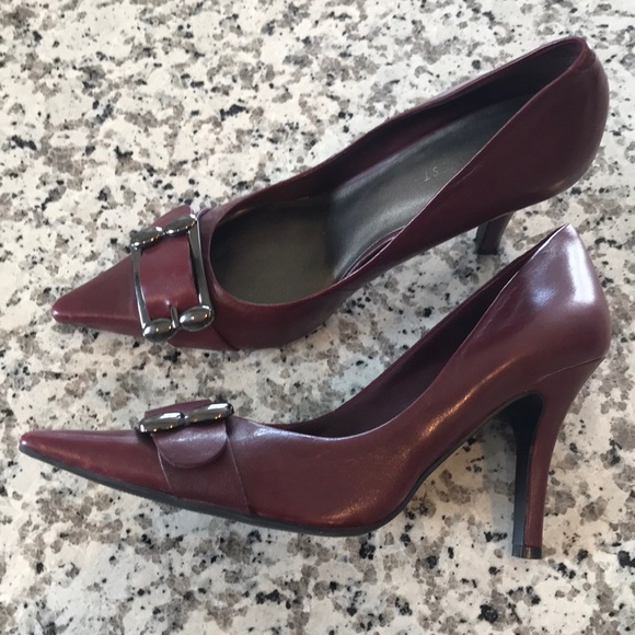 Nine West Wine Colored Pointed Toe Heels - Picture 5 of 6